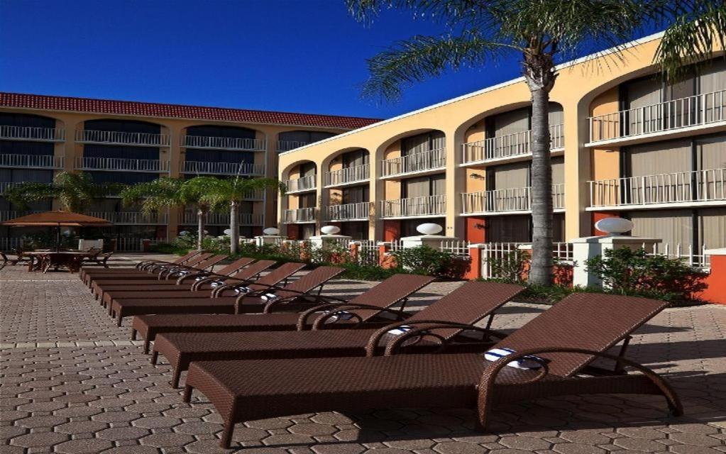Westgate Towers Hotel Four Corners Bagian luar foto